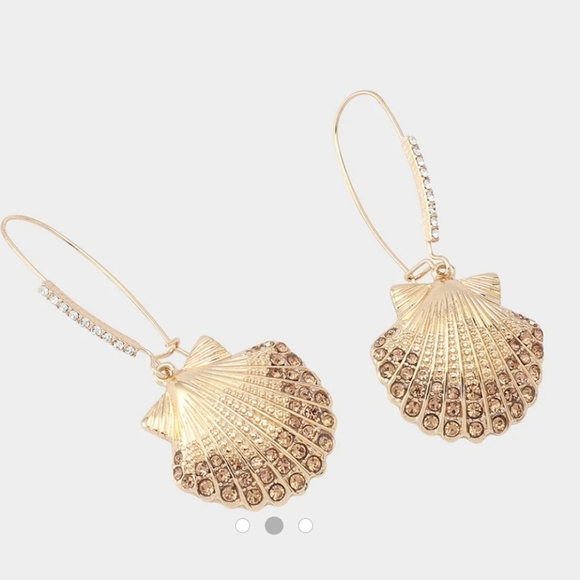 🔹️ Betsey Johnson🔹️ Mermaid Jewels Sea Shell Drop Shepherd Hook  Earrings ✨️ - Picture 5 of 5